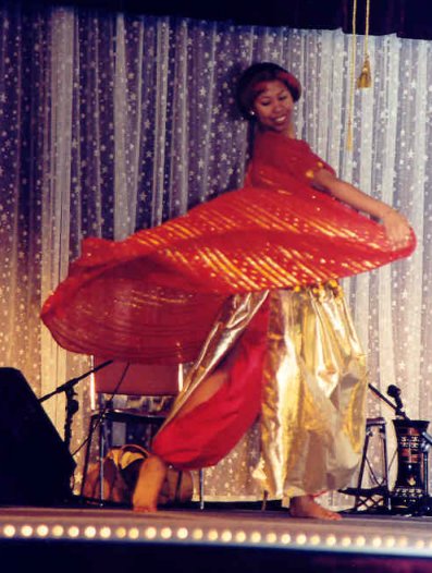 Mahasin performs in red and gold