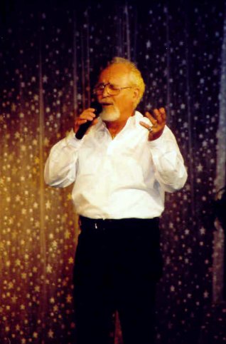 Harry Saroyan Sings